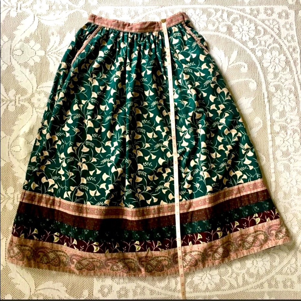 Vintage 80s Suttles and Seawinds floral midi skirt! ✌️